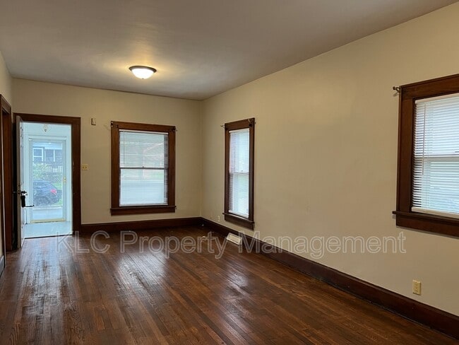 Foto del edificio - 3116 E 7th St