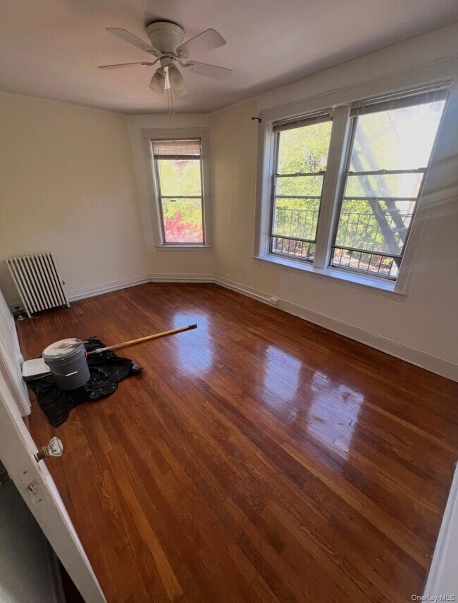 Foto del edificio - 43-40 42nd St