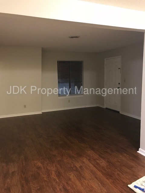Foto del edificio - 1721 N Jim Minor Rd