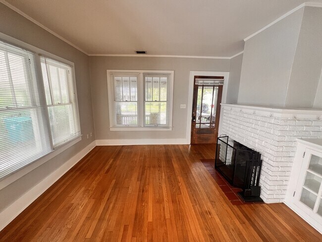 Foto del edificio - 633 Harwood St