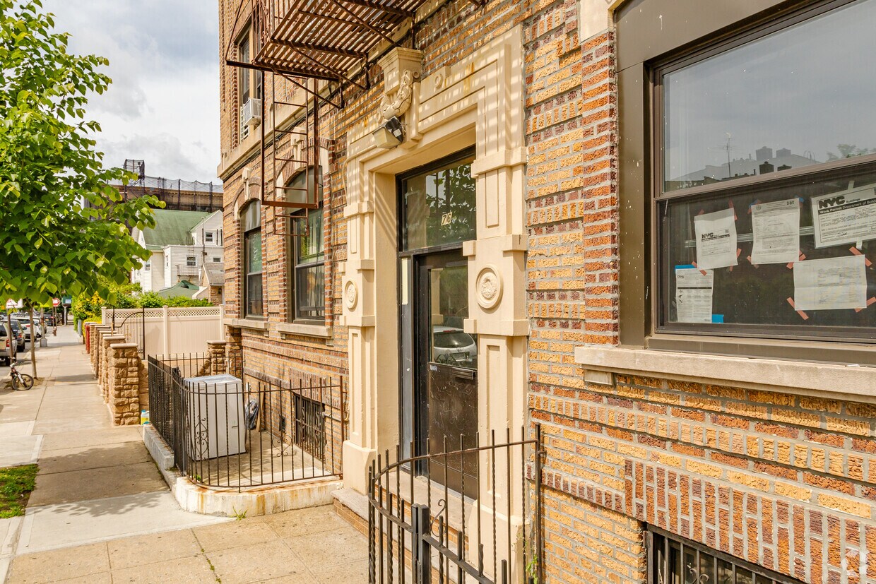 Building Photo - 76 Bay 23Rd St