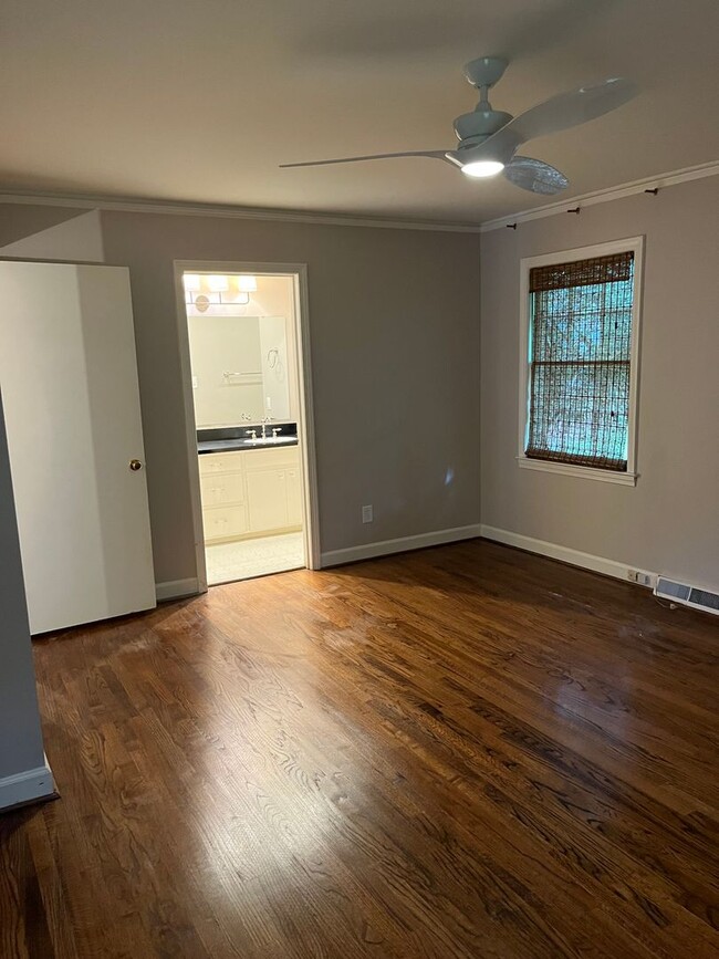 Building Photo - $500.00 off the  1st full months rent!  Gr...