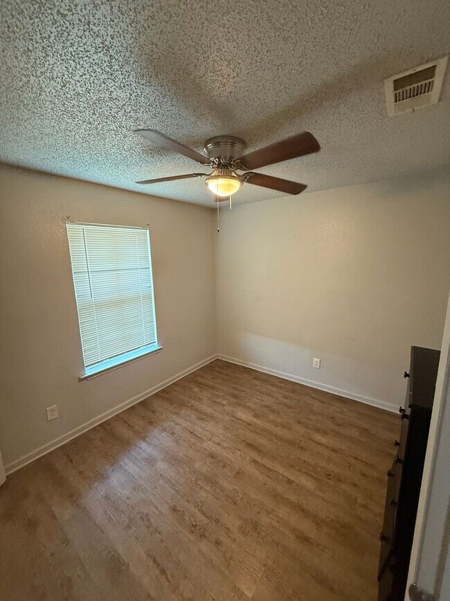 Foto del edificio - 4959-4965 Miller Ave