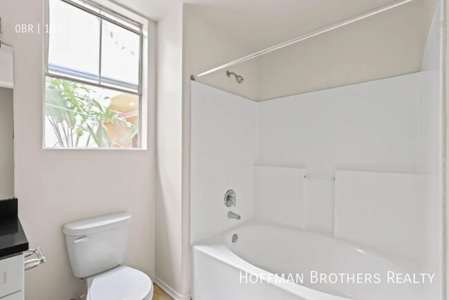 Building Photo - 1561 S Barrington Ave Los Angeles, CA 90025