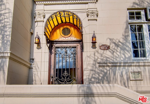 Foto del edificio - 4353 W 5th St