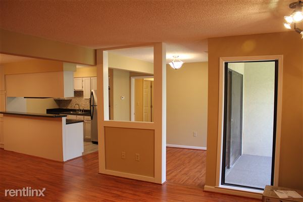 Building Photo - 605 Candler St