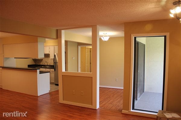 Building Photo - 605 Candler St