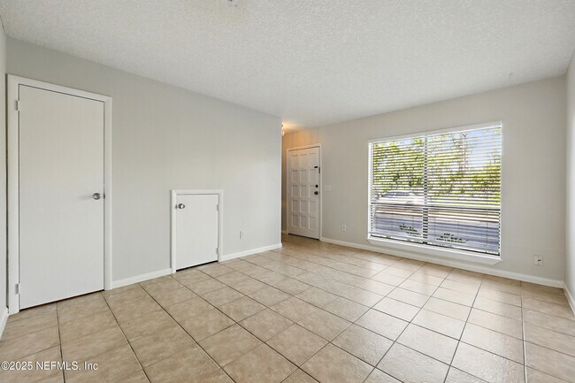 Foto del edificio - 2505 Waters Edge Dr