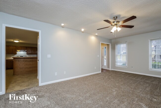 Foto del edificio - 120 Crestway Ct