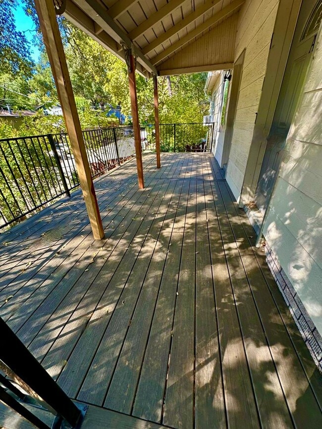 Building Photo - 326 Chamberlain Ave