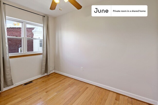 Foto del edificio - Private bedroom in 3 bed/2 bath Home
