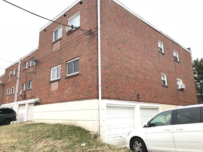 Building Photo - 776 Selmer Rd