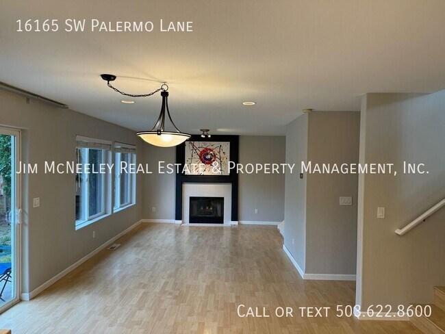 Building Photo - Available Now! 4 Bedroom / 2.5 Bath Home w...