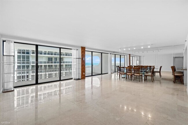 Foto del edificio - 2 br, 2.5 bath Condo - 10205 Collins Ave A...