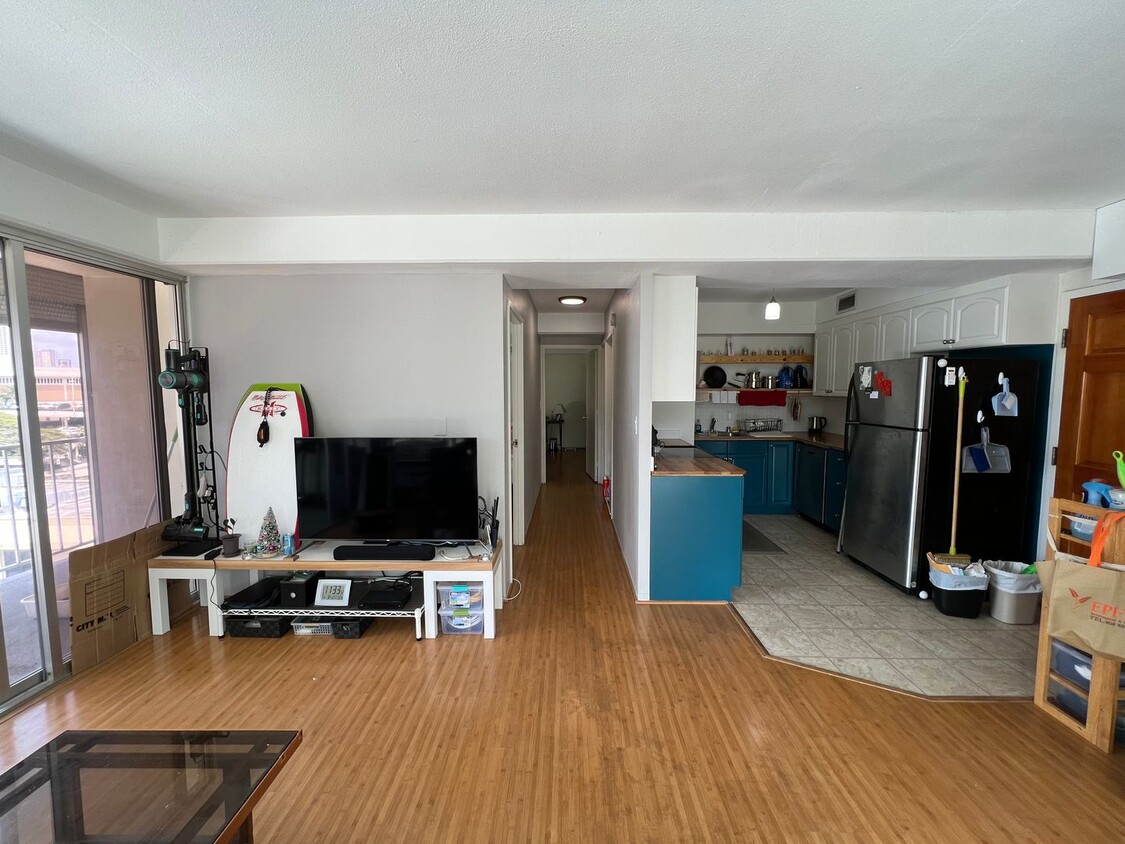 Primary Photo - For Rent - [Sunset Towers] 419 Atkinson Dr...