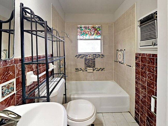 Building Photo - No Application Fees* $500 off 1st Months R...