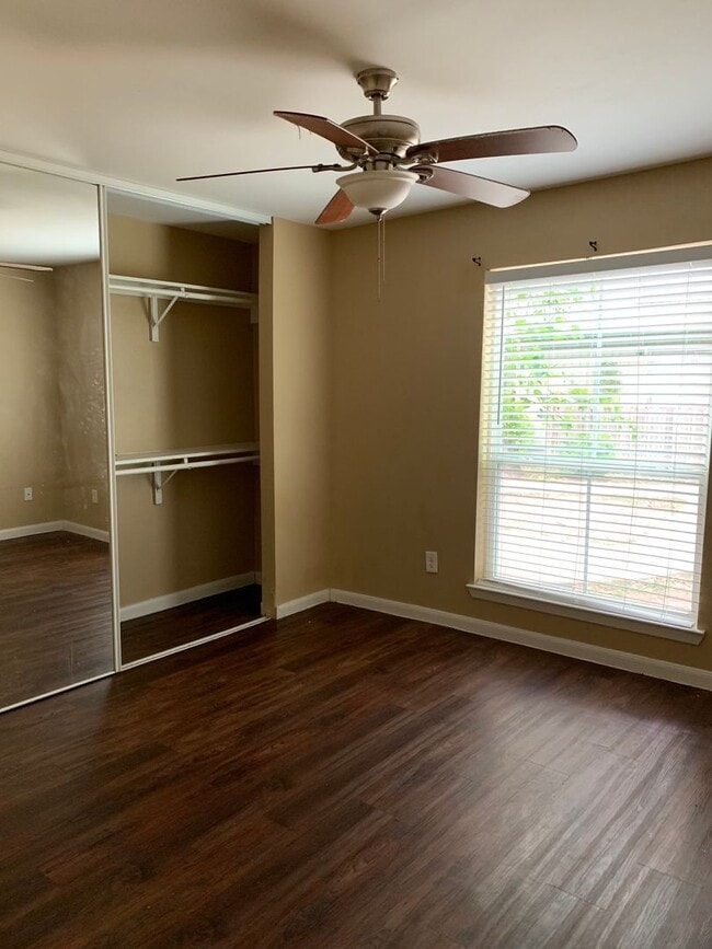 Building Photo - 2 BR 2 BA Condo - Upstairs