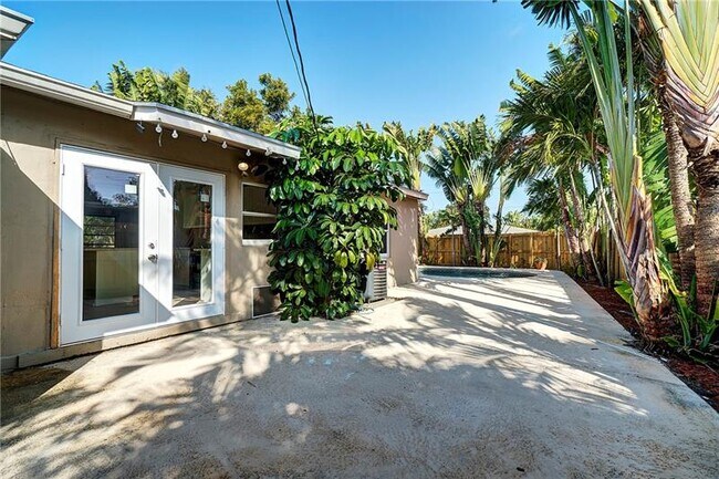 Foto del edificio - 1598 NE 36th St