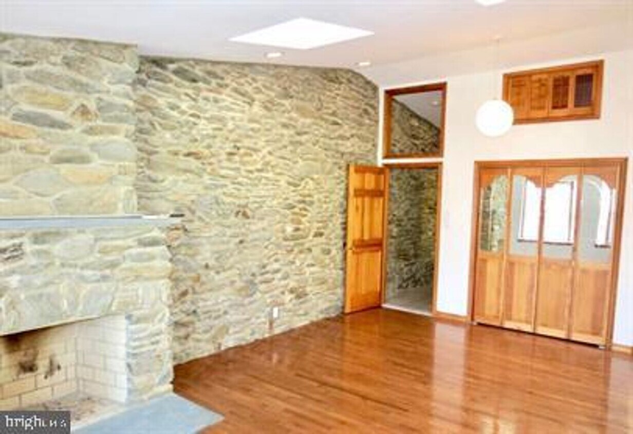 Primary Photo - 7928 Ridge Ave