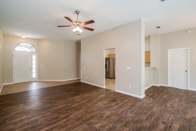 Foto del edificio - 11001 Beckley Pl