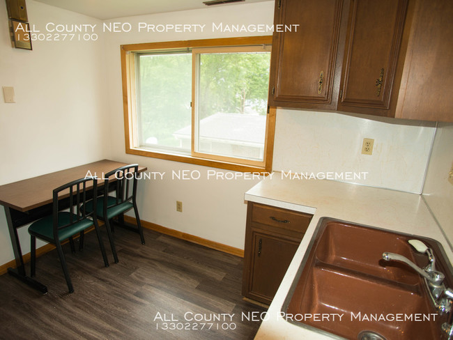 Building Photo - One Bedroom Apartment With Laundry
