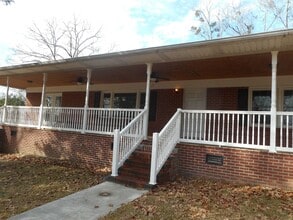 Building Photo - 3067 India Hook Rd