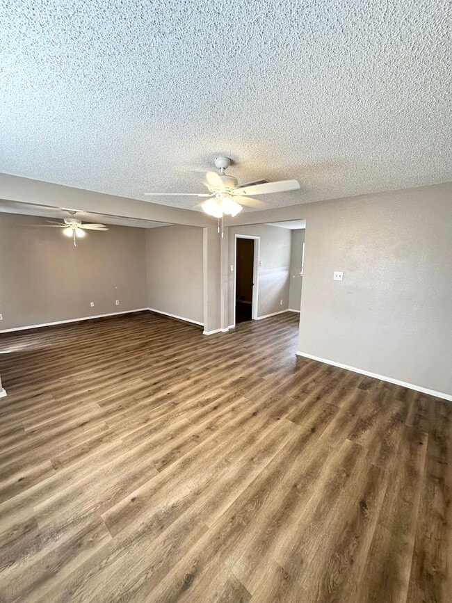 Foto del edificio - 3 Bed 2 Bath Home Ready To Rent ASAP!