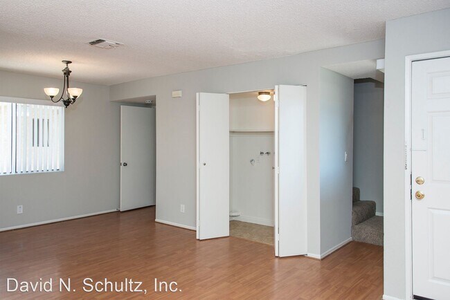 Building Photo - 1324 Elm Ave
