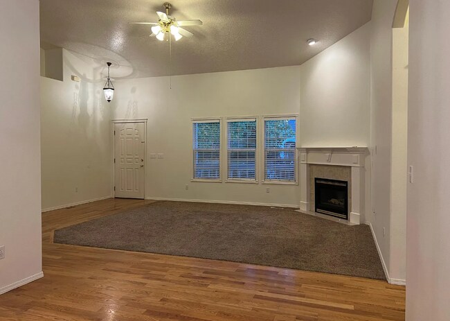 Foto del edificio - 2244 Hickory Wy N