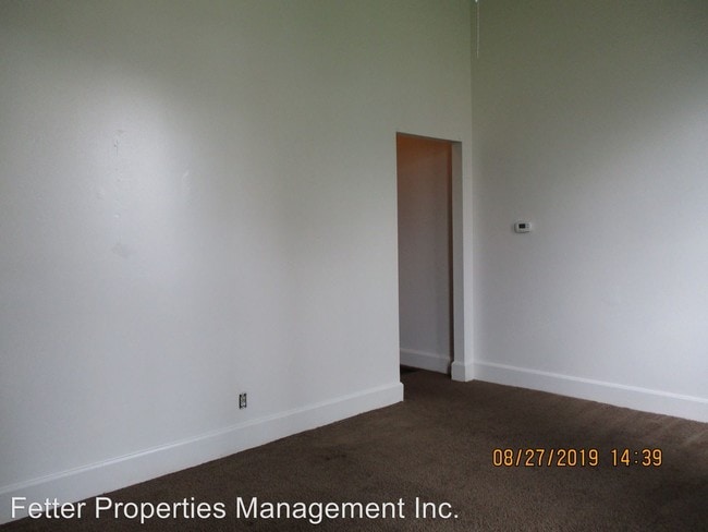 Building Photo - 102 E Powell Ave