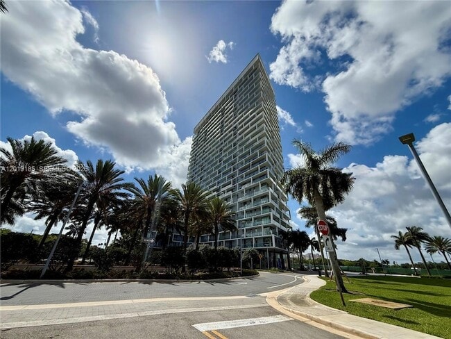 Photo - 2000 Metropica Wy Apartment