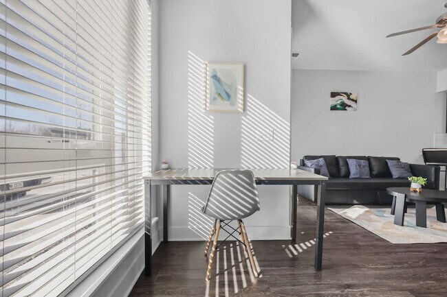 Foto del edificio - 8506 Westfield Blvd