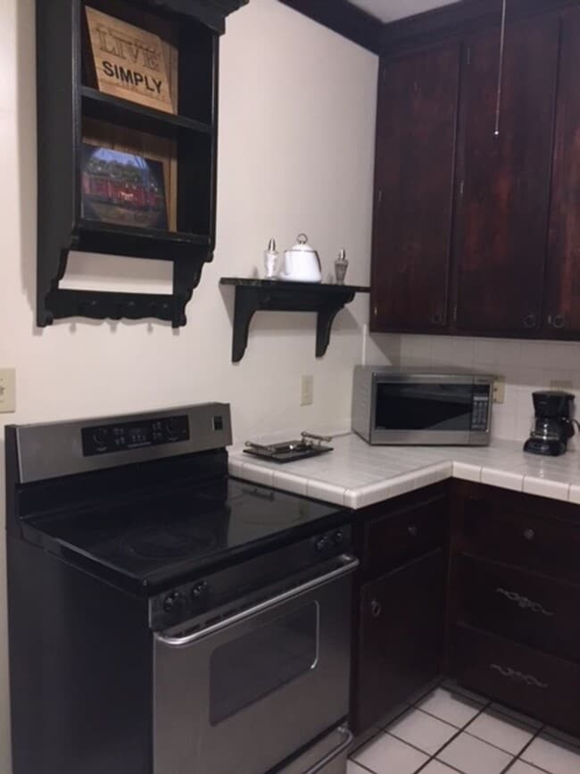 Building Photo - $250 OFF 1st month's rent! 2 Bedroom Condo...