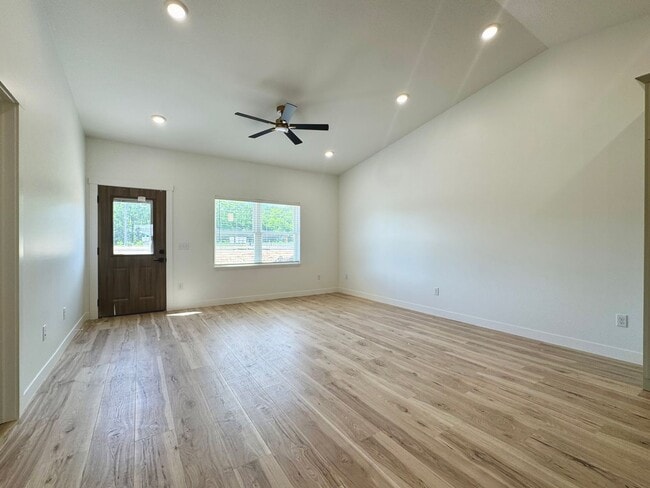 Building Photo - 1712 Whitetail Way
