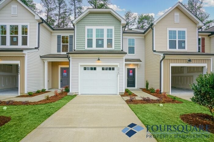 Spacious 3-Bed End- Unit Townhome with Mod... - End-unit Townhouse | Sunroom | Back Patio ...