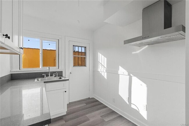 Building Photo - 5601 Fishburn Ave