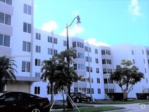 Building Photo - 250 180th Dr