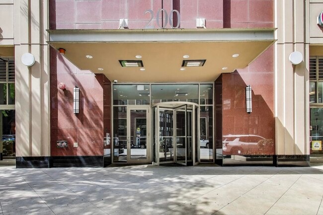 Foto del edificio - 200 N Jefferson St