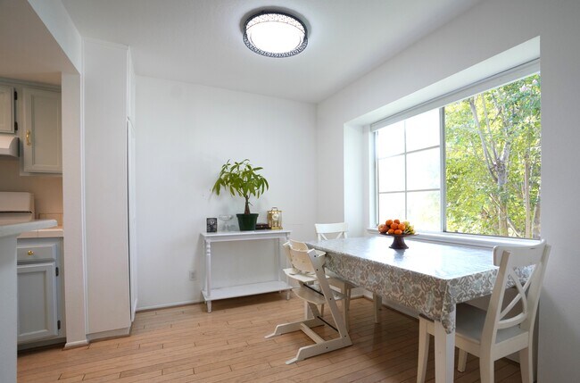 Building Photo - 4201 Las Virgenes Rd