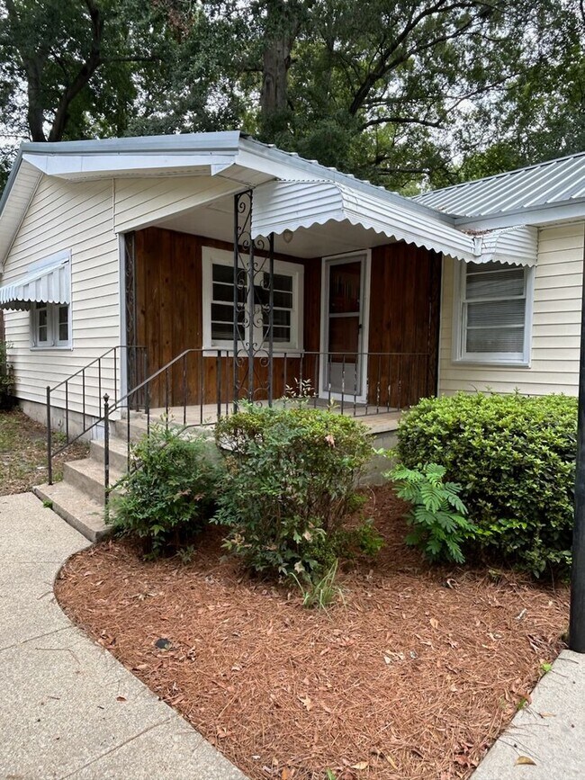 Building Photo - 3303 Cherokee Ave