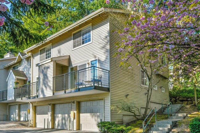 Beautiful 2 bed, 1.5 bath Townhome located in Edmonds $2395/mo. - Beautiful 2 bed, 1.5 bath Townhome located in Edmonds $2395/mo.