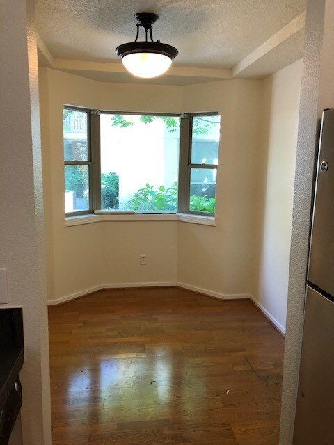 Foto del edificio - 1535 SW Clay St #106 ~ Clay Street Commons...