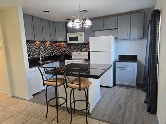 Building Photo - 82075 Country Club Dr