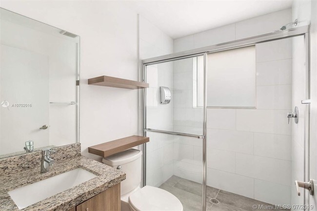 Foto del edificio - 1 br, 1 bath Apartment - 165 NW 39th St # 1A