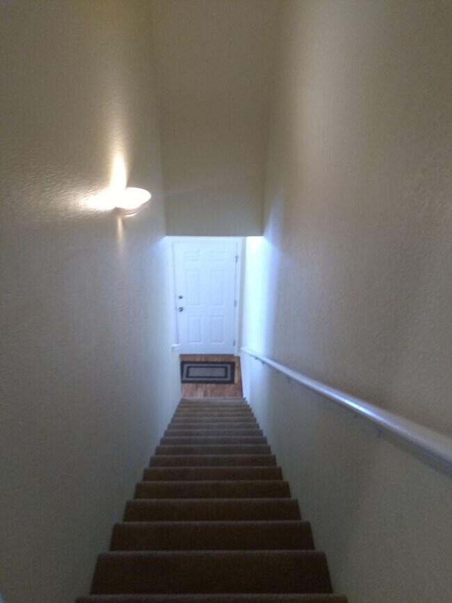 Foto del edificio - 2bd/1.5 bath W/D  cute townhome