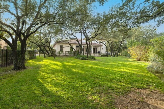 Foto del edificio - 4720 Rockcliff Rd