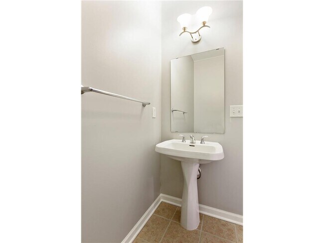 Building Photo - 737 Victoria Street S