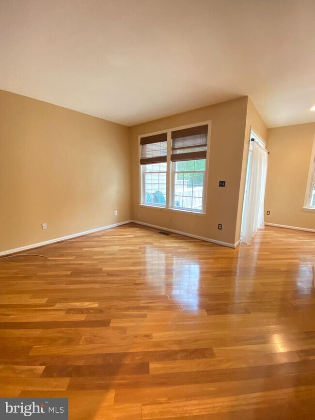 Foto del edificio - 9656 Potters Hill Cir