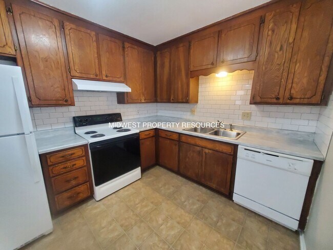 Foto del edificio - 2 Bedroom Duplex for Lease in Oak Grove | Offered by Midwest Property Resources