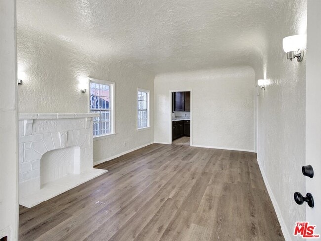 Foto del edificio - 4222 Hooper Ave.